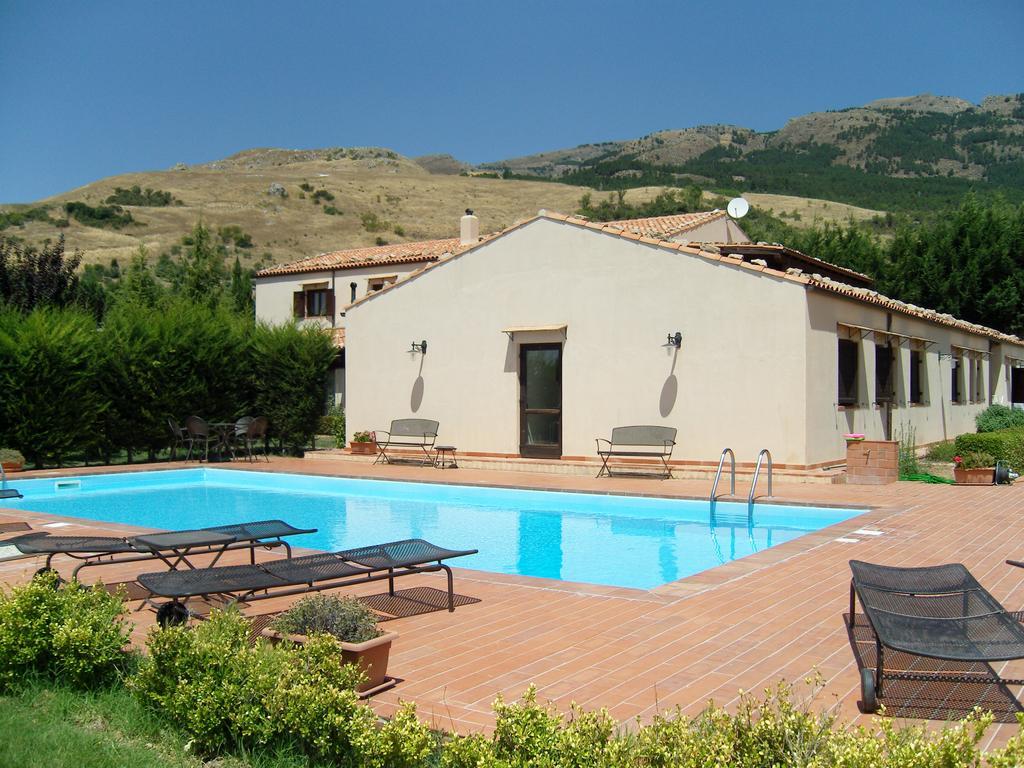 הוילה Castellana Sicula Agriturismo Terravecchia מראה חיצוני תמונה